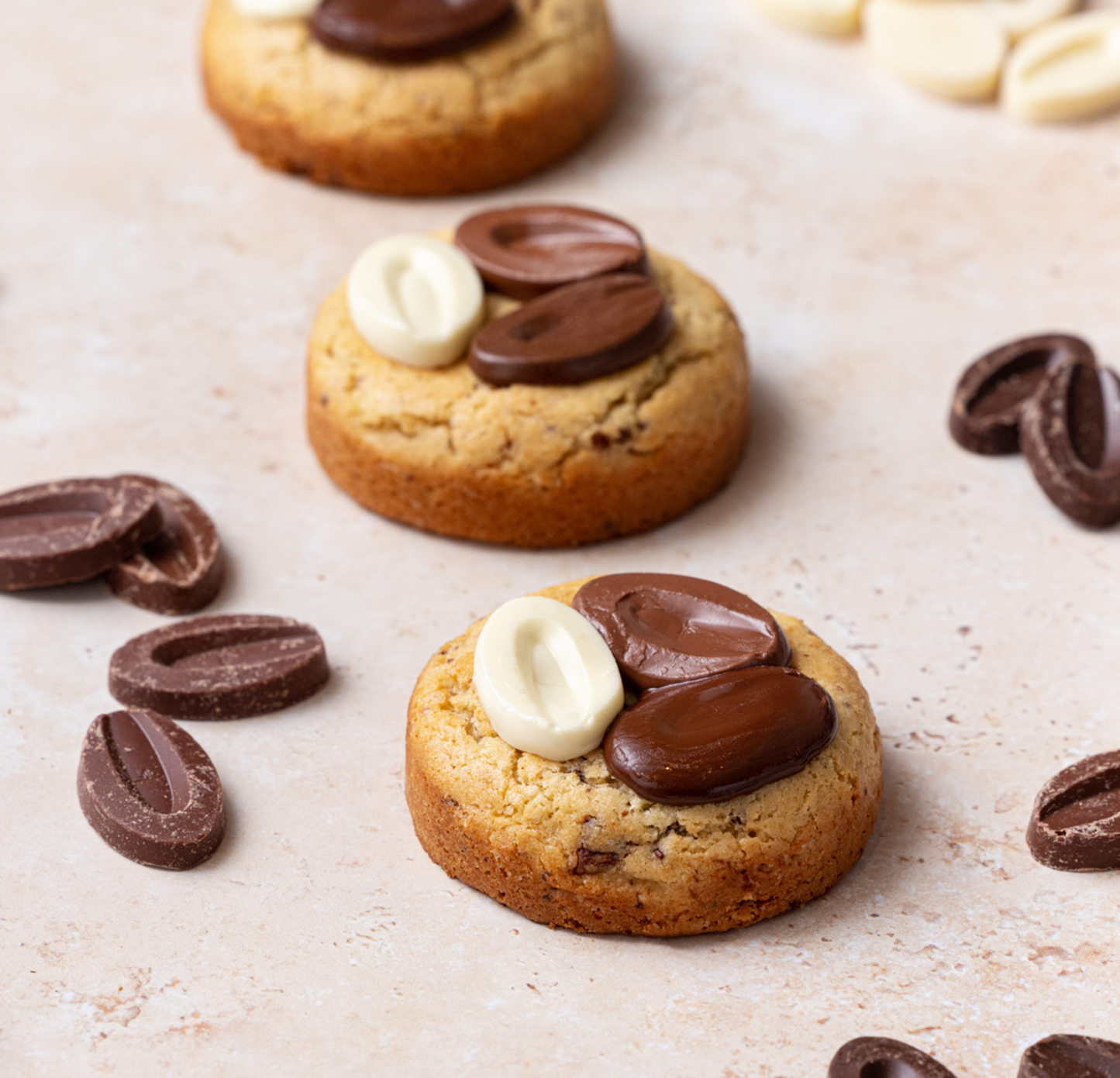 Cookie trois chocolats - blanc, lait, noir, caramel, fleur de sel